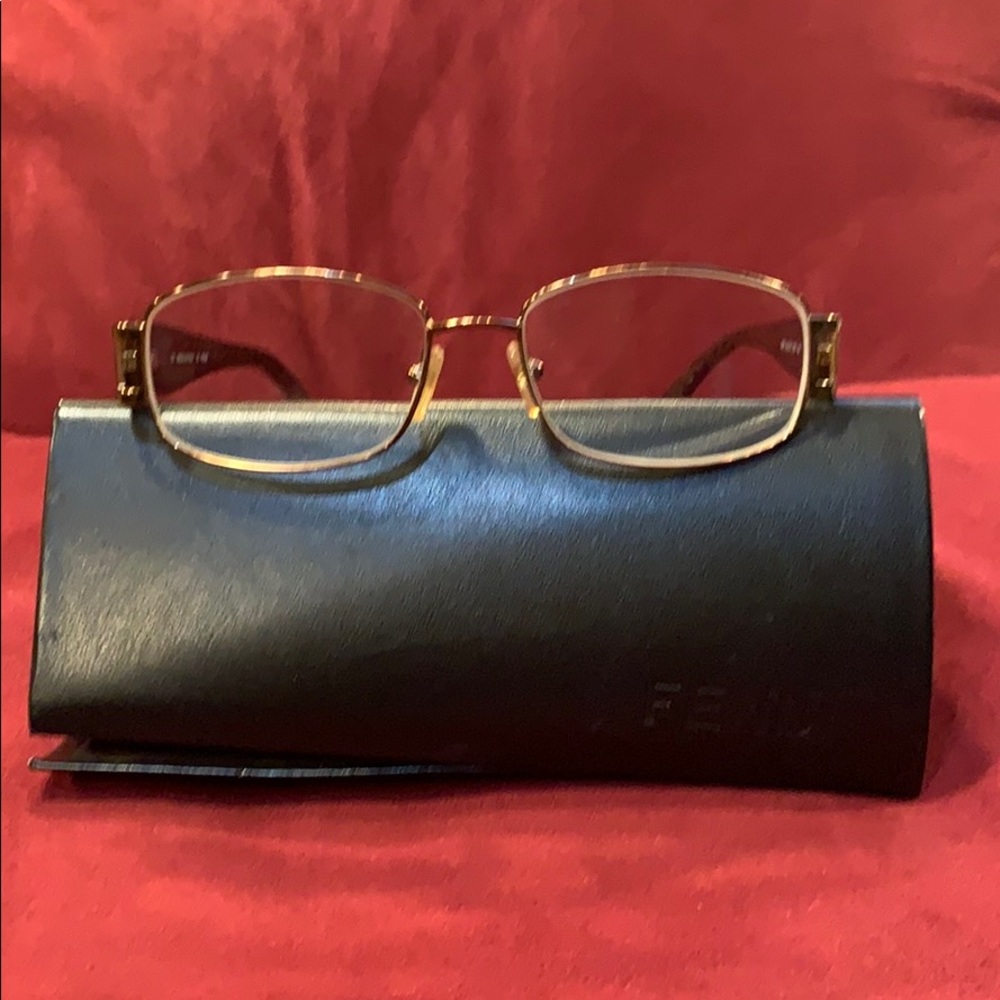 Beautiful Fendi Glasses 👓 w/ logo on legs W/ case